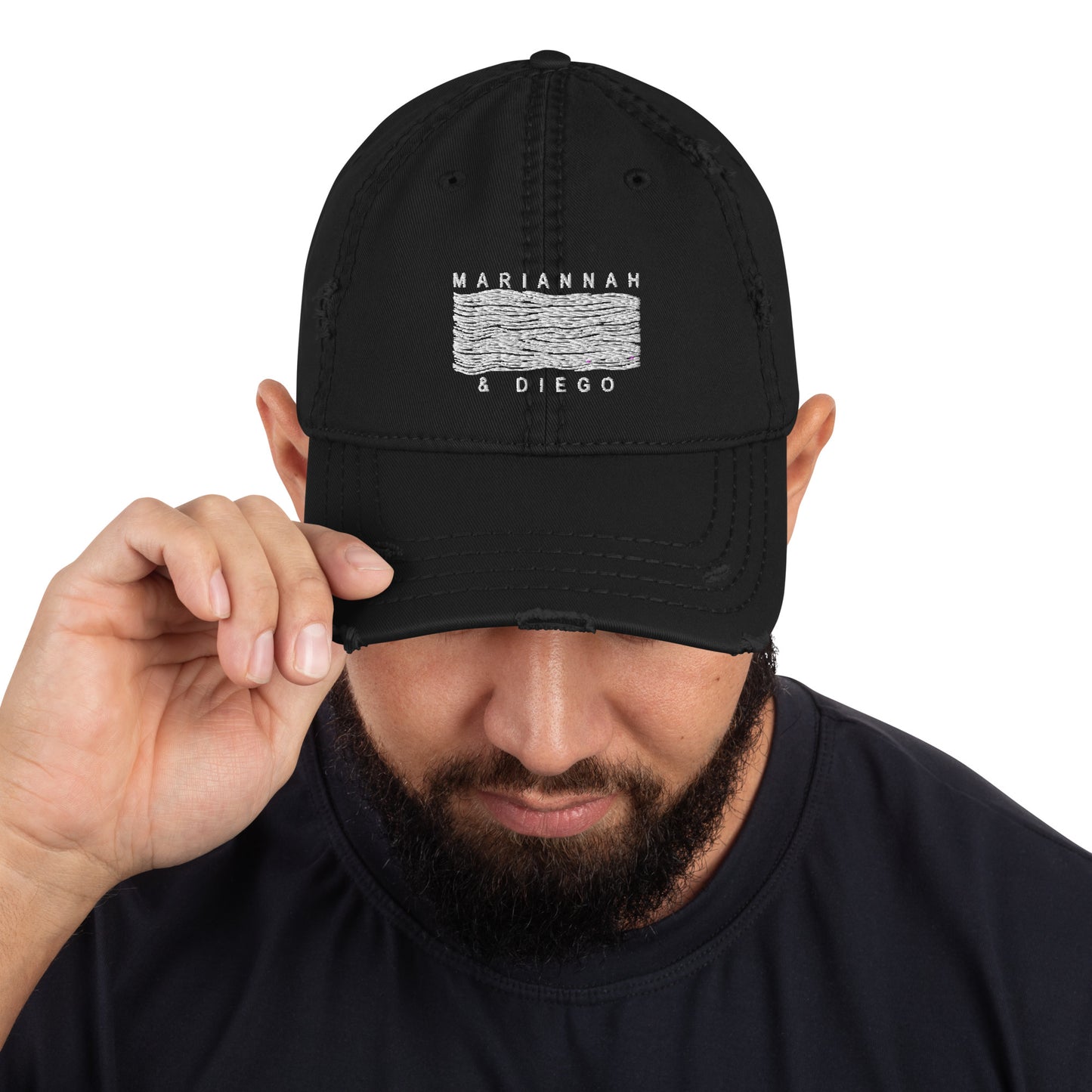 MARIANNAH Y DIEGO - Gorra desgastada