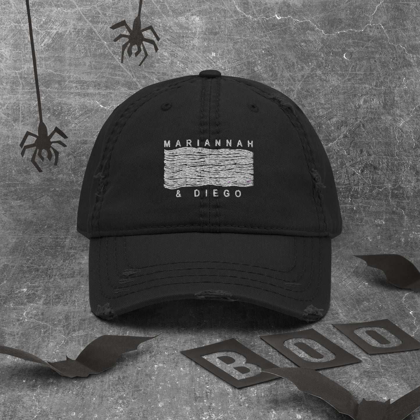 MARIANNAH Y DIEGO - Gorra desgastada