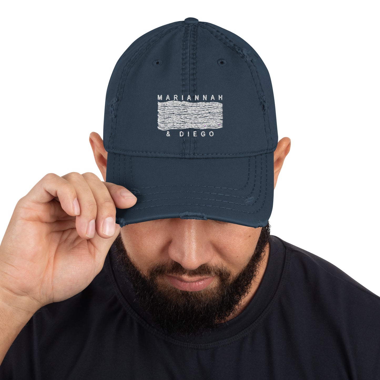 MARIANNAH Y DIEGO - Gorra desgastada